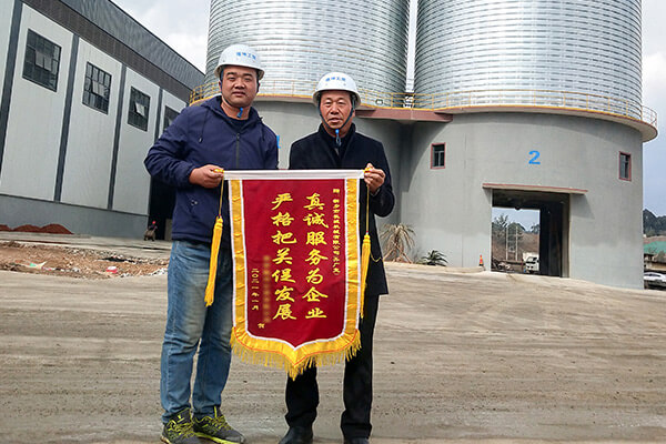 云南客户为新乡365电竞机械送锦旗 云南客户为新乡365电竞机械送锦旗