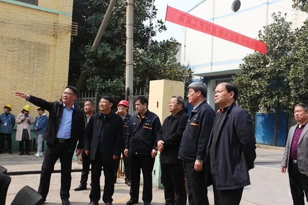 辅导们参观365电竞机械 辅导们参观365电竞机械