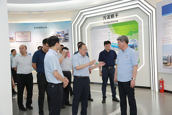 新乡市敌灾市长魏建平到365电竞机械调研督导“万人助万企”活动发展情况 新乡市敌灾市长魏建平到365电竞机械调研督导“万人助万企”活动发展情况