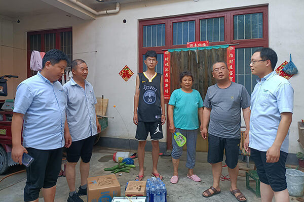新乡365电竞给受灾员工送物资 新乡365电竞给受灾员工送物资