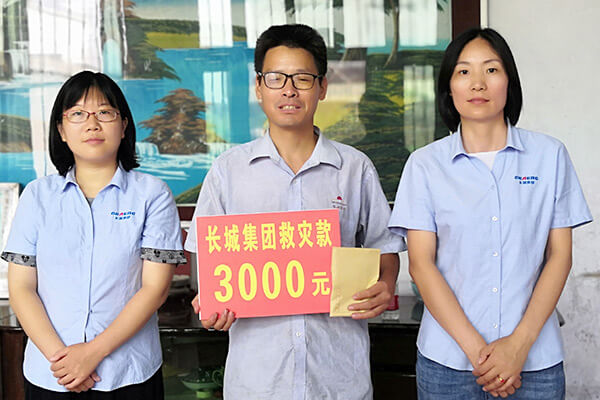 新乡365电竞给受灾员工发放救助金 新乡365电竞给受灾员工发放救助金
