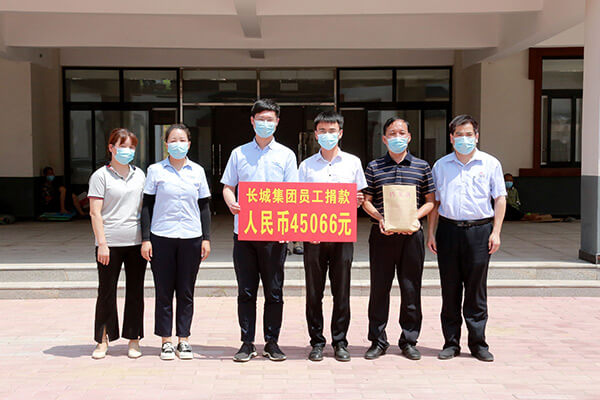 新乡365电竞员工向孟庄镇敬老院捐款