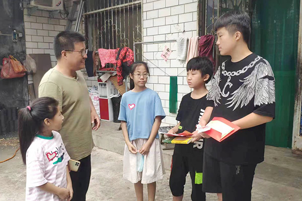 新乡365电竞集团爱心家庭携手辉县义工“爱心助学，点亮但愿”